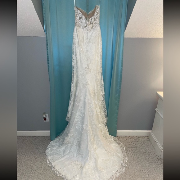 Lillian West wedding dress. Never worn-perfect condition. Size 8. - Picture 3 of 3